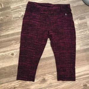 Danskin now sweat shocking compression Capri sz: M